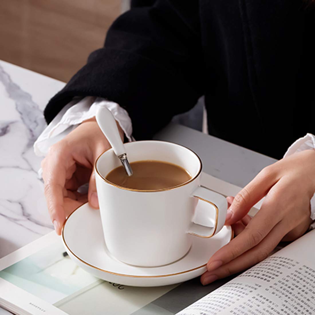 Juego de tazas de café de porcelana mate con platillos, de lujo nórdico, borde dorado, taza de té de la tarde, taza de café con capuchino (250 ml, 2 tazas y 2 platillos)
