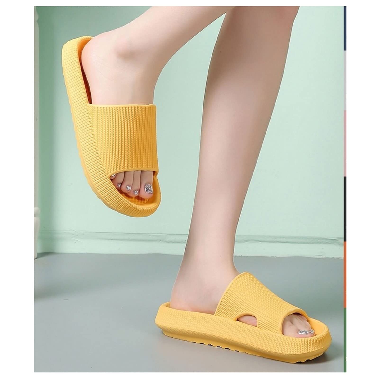 YHQZNLXQ Zapatillas para Mujer Chanclas para Mujer Zapatilla de Nube Mujer Suela Suave Sandalias de Playa Poco Profundas de Verano Hombres Toboganes de baño interioresAmarillo, 38-39