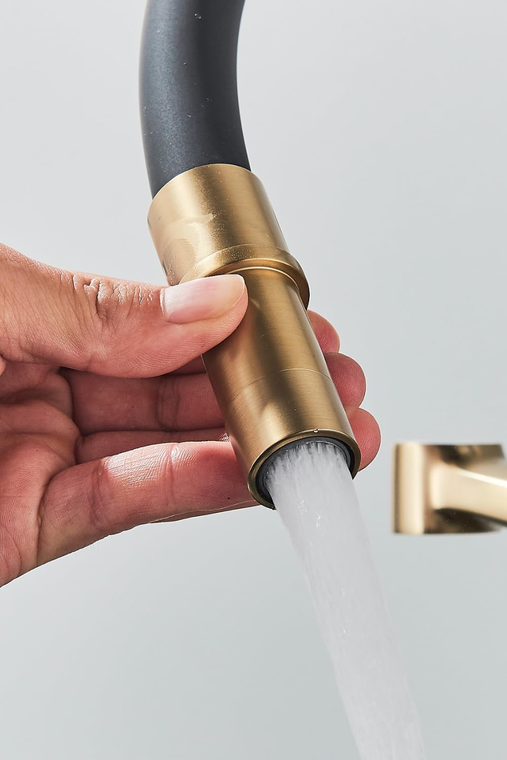 Grifo de cocina flexible de 3 vías con ducha extraíble, tubería de agua potable separada para filtro de agua, caño giratorio 360°, cuerpo de latón, montaje de un solo orificio (dorado)