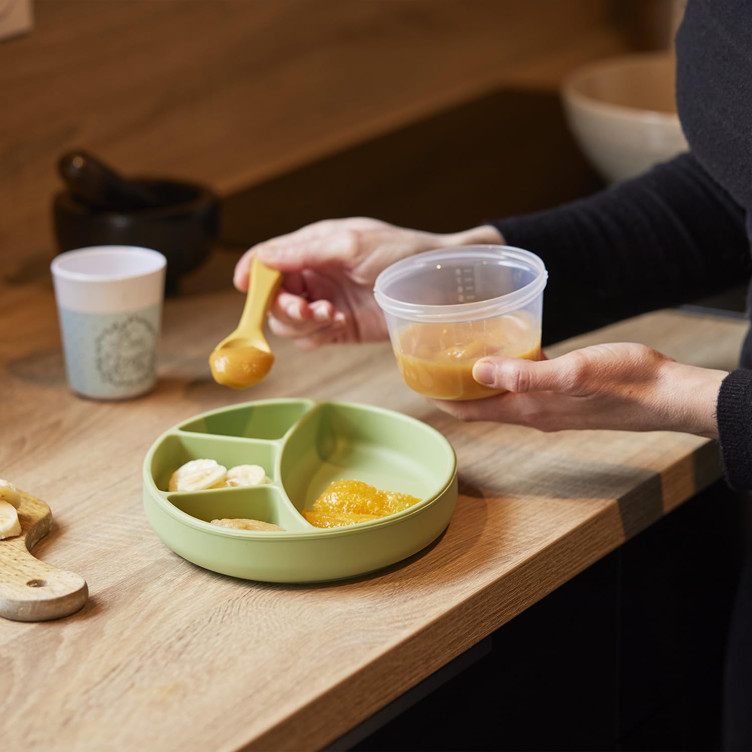THERMOBABY - Baby-Mahlzeiten-Set aus Silikon – Teller, Schüssel, Lätzchen, rutschfeste Löffel – komplettes und praktisches Set für die ersten Mahlzeiten des Babys – Kaktusgrün