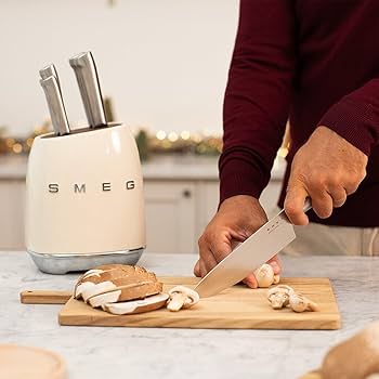 MR　SMEG ナイフブロック クリーム　包丁立て　ナイフスタンド Amazon.com: Smeg Cream Stainless Steel Knife Block Set: Home & Kitchen