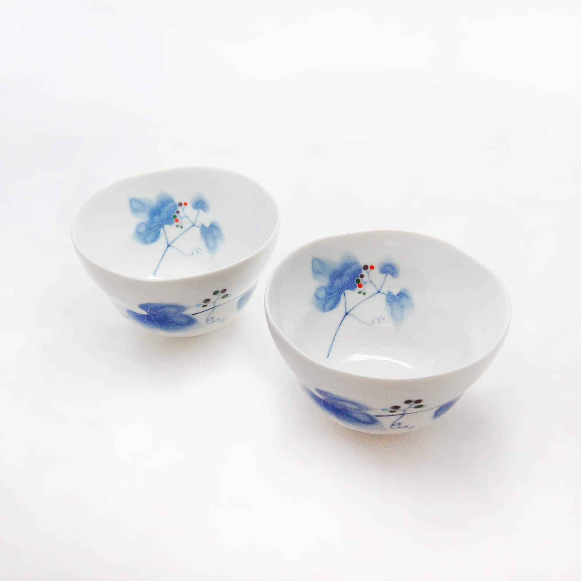 Amazon｜香蘭社 どんぶり 野ぶどう ホワイト 13.5cm 1935-2GHM2