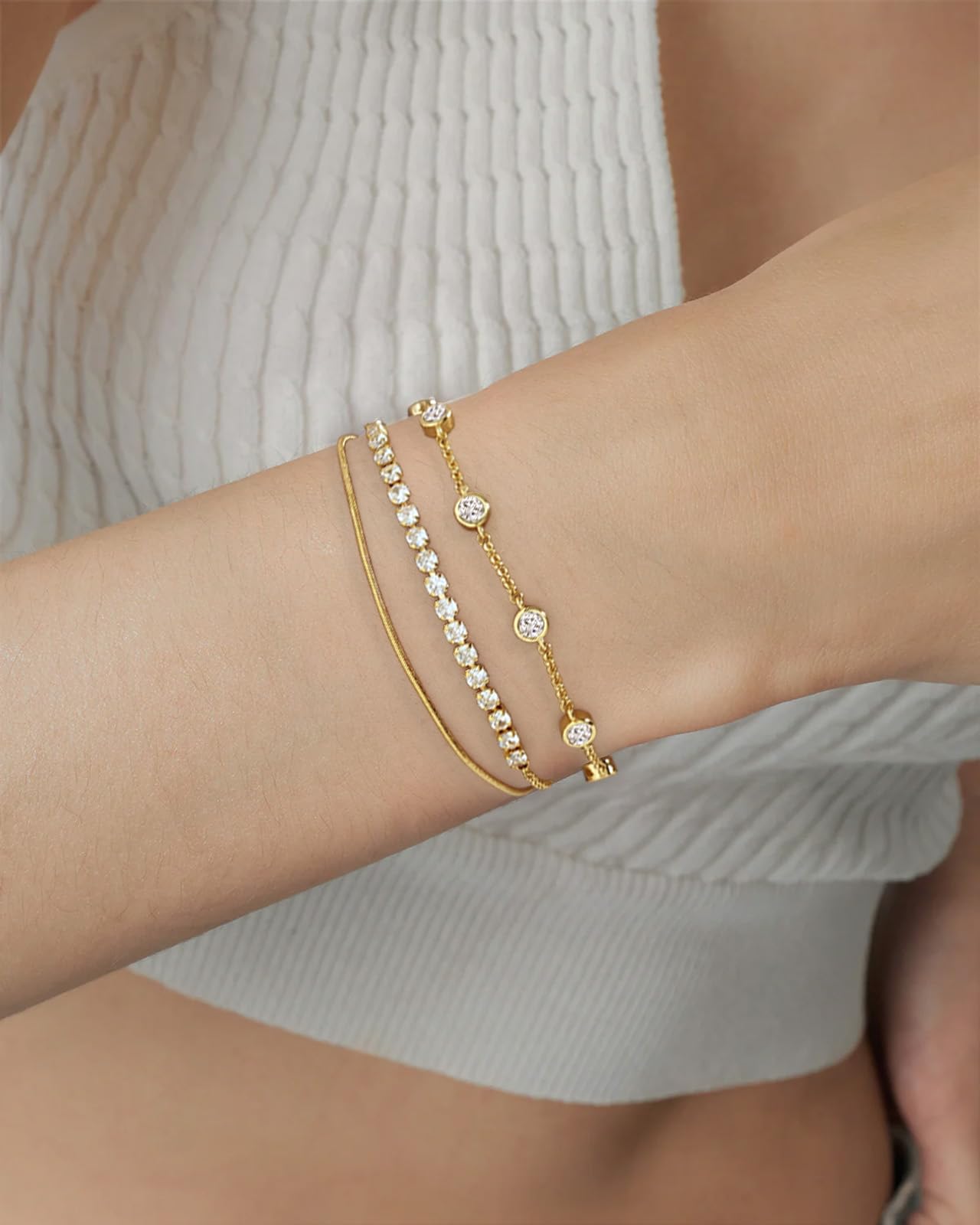 Zögerlich geschichtete Goldarmband für Frauen mit mehrschichtem Stapelstapelarmband Zirkonia Einstellbarer Kettenarmbänder goldplattierbare Stapelarmbänder