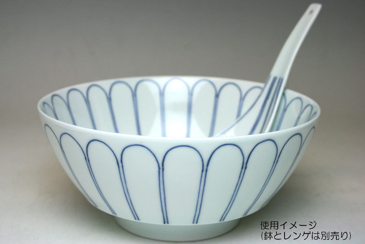 Amazon｜有田焼 しん窯 「 究極の レンゲ 」 ラーメン用 菊花文(青