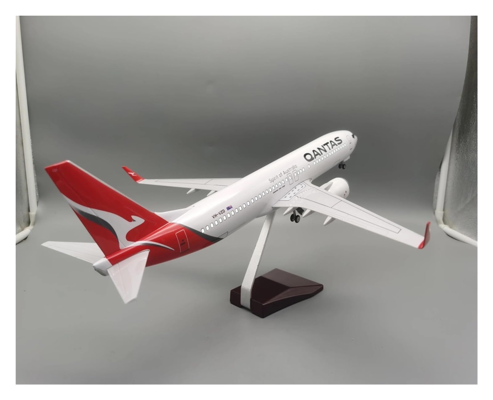 Giocattoli per aeroplani pressofusi 47 cm per Qantas B737 Australia Modello di Aereo Aereo in Miniatura in Resina Display da Tavolo Appassionati di Aviazione per Raccolta ed Esposizione (con Luce)