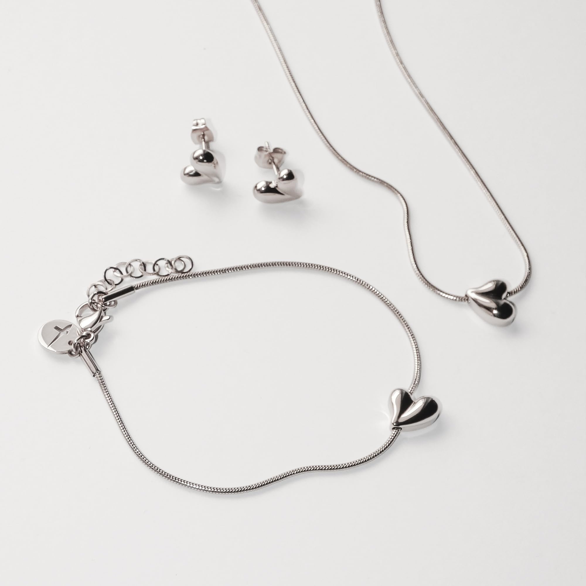 Tamaris Schmuck für Damen aus Edelstahl, Halskette mit organischem Herzmotiv für Valentinstag, Stilvoll und Elegante Geschenkidee