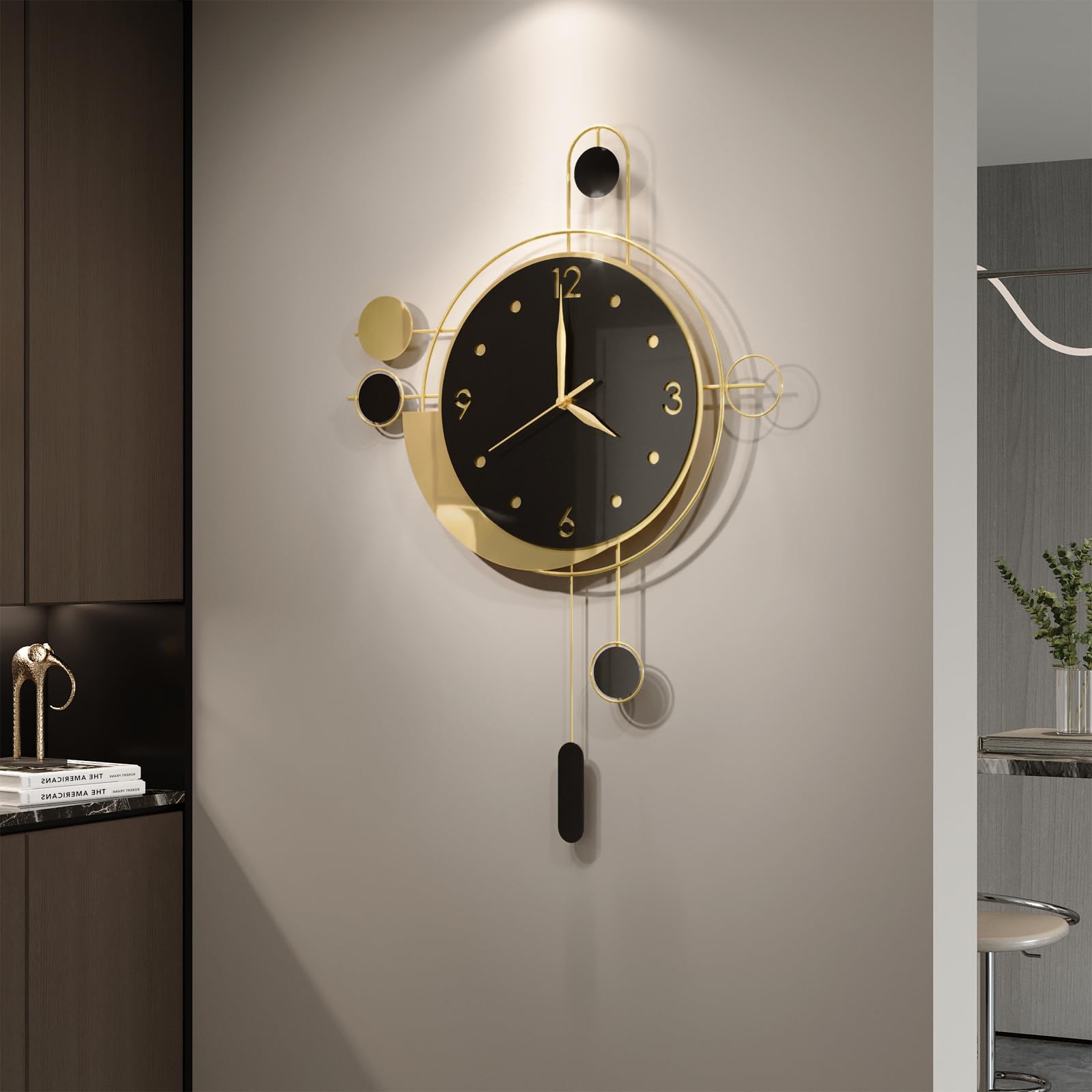 Cuspin Orologio da parete moderno con pendolo, orologio da parete di lusso nero e oro, silenzioso senza ticchettio a batteria, orologio decorativo in metallo per soggiorno, camera da letto, cucina