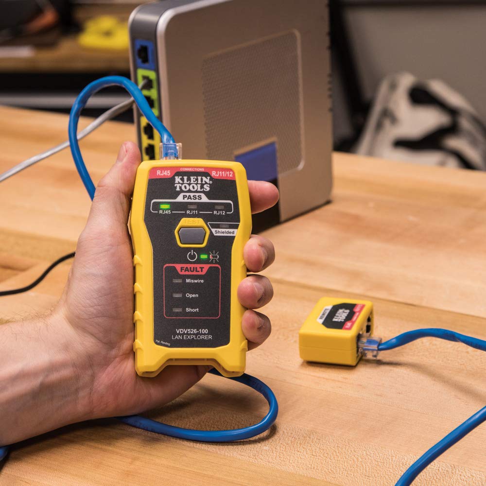 Klein Tools VDV526-100 | Testeur De Cables LAN Explorer Pour Donnees Et Voix Avec Telecommande | Test Continuite Et Defauts RJ11 RJ12 RJ45 | Indicateurs LED | Piles Incluses