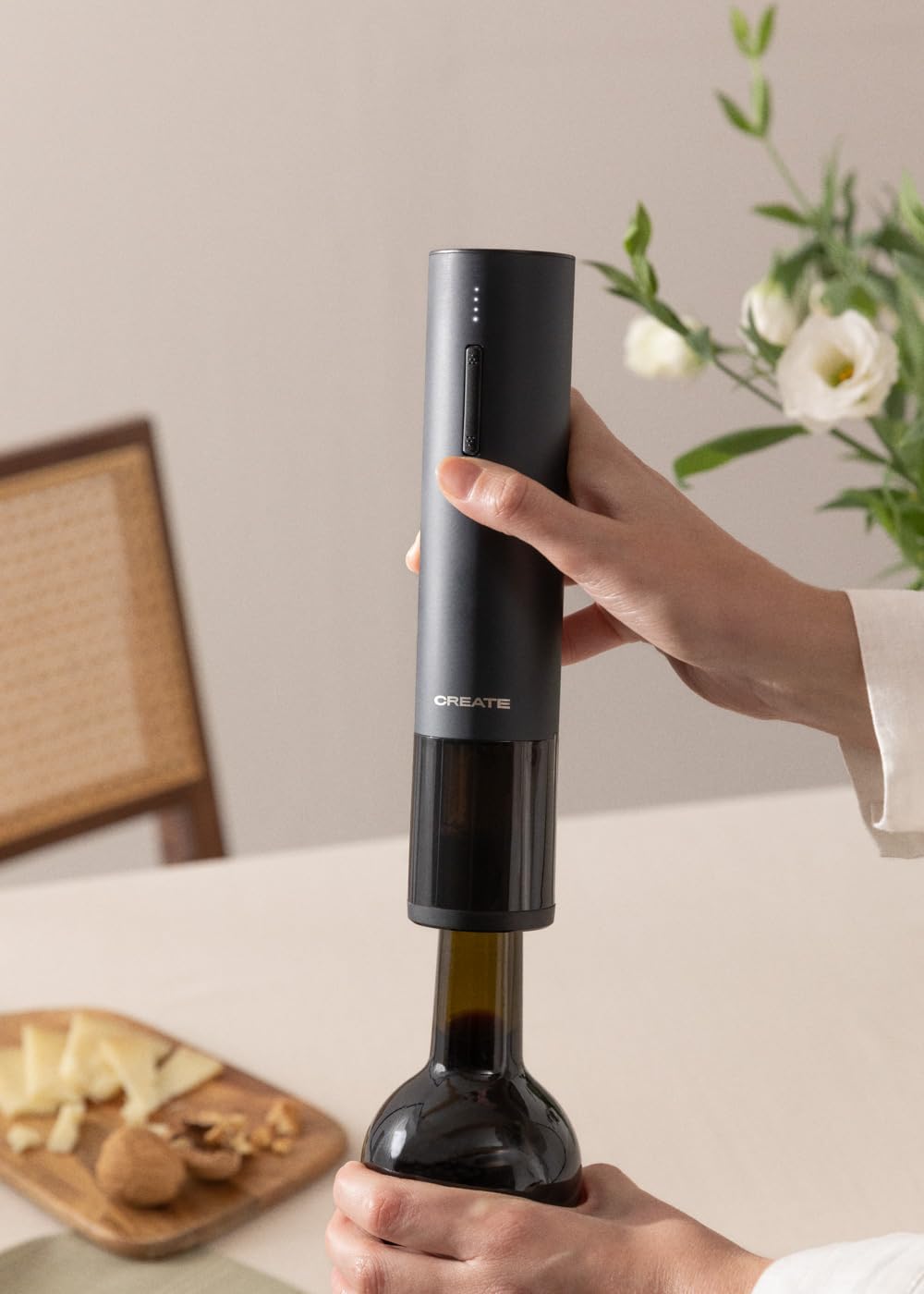 CREATE/WINE OPENER/Tire-bouchon électrique avec accessoires noir/Autonomie pour 50 bouteilles, 4 vitesses, indicateur de batterie, 4 accessoires, chargeur USB-C, 15W