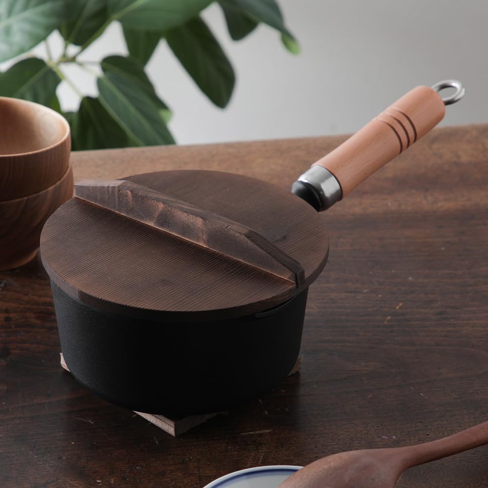 南部鉄器　片手鍋 木柄ハンドル　16cm 蓋　鍋敷き Amazon | 南部鉄器 まいにち鉄分摂取鍋 片手鍋 16cm 両口 木柄ハンドル