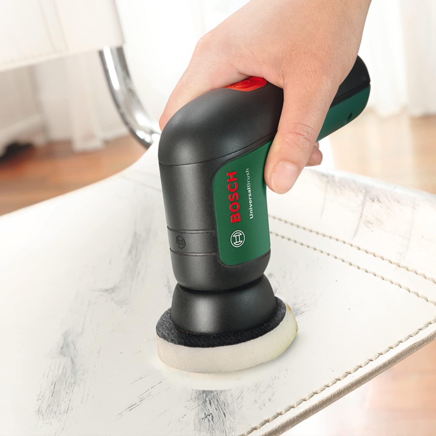 Bosch Home and Garden Akku Reinigungsbürste UniversalBrush Set inkl. 3X Bosch Küchenpad (integrierter 3,6-V-Akku, 1 Micro-USB-Kabel und 4 Reinigungsaufsätze enthalten, im Karton)