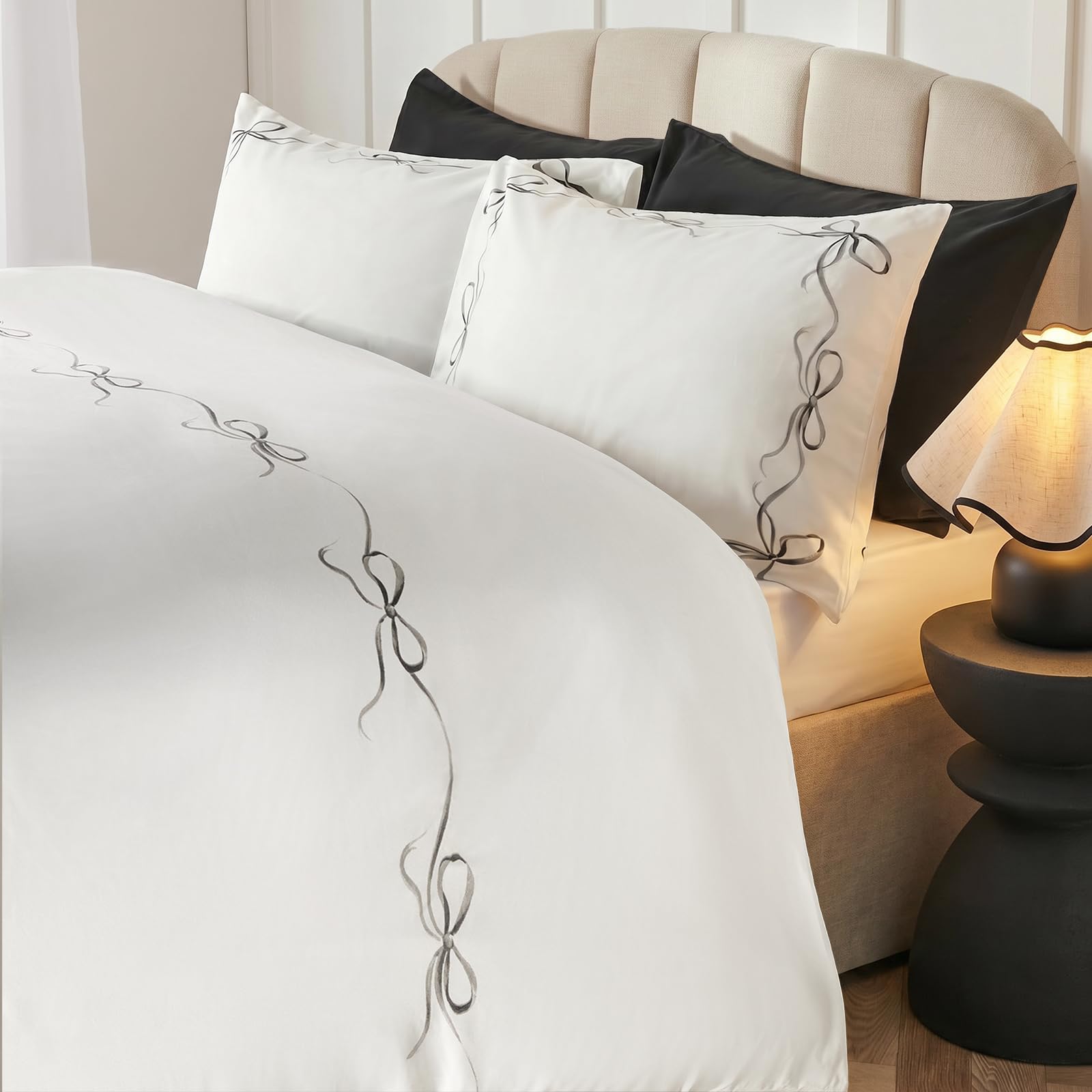 Ohs Women's White/Black Double Duvet Set Bow Bedding, Gifts For Super Soft Cosy Warm Microfibre Polyester Quilt Cover Reversible Bow Border Bedding Double Bed Set With Matching Pillowcases,