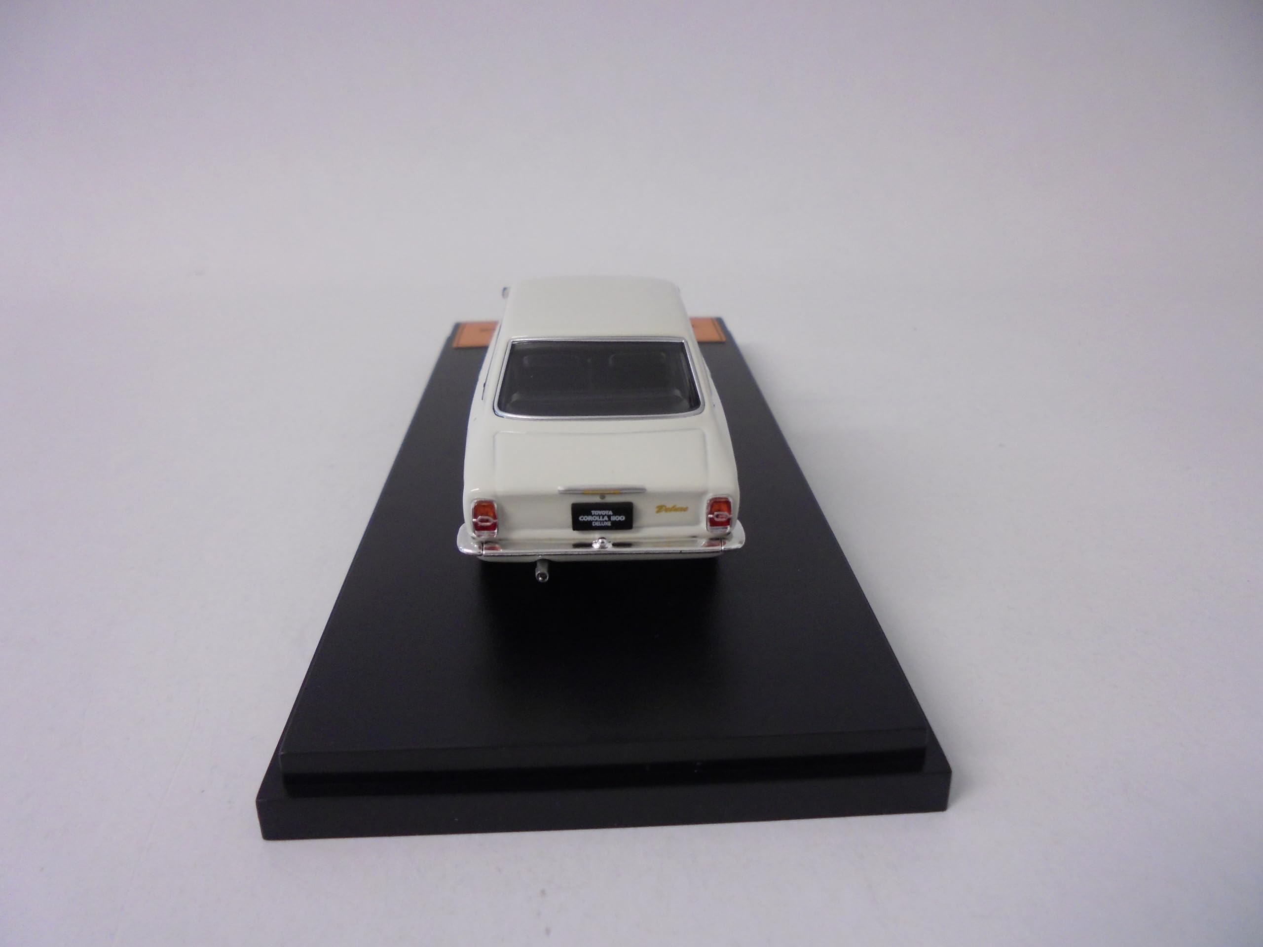 OPO 10 - Collectible miniature car 1/43 compatible with Toyota Corolla 1100 DX 1966 - JPL28, Metallic - Image 3