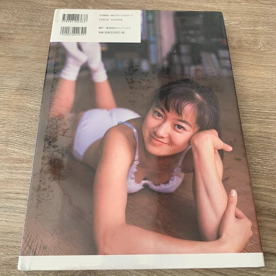 三井ゆり写真集 : Reverie アイドル女優三井ゆり写真集 : Reverie 初版 - メルカリ