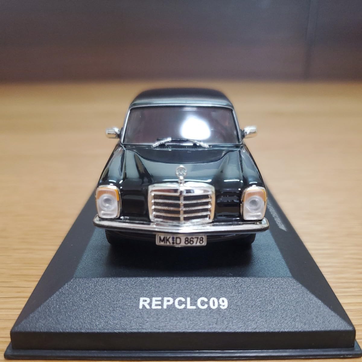 Amazon | 1/43 イクソ/Mercedes-Benz 230 Limousine 1974