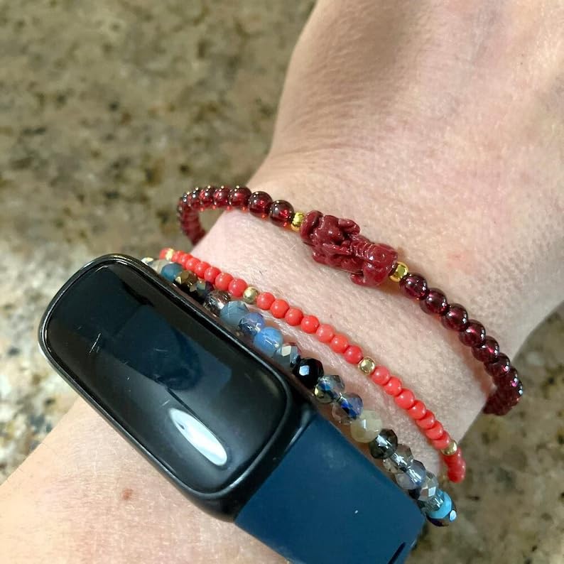 LIU JUN Feng Shui Pixiu Bracelet For Women, Natural Burgundy Garnet Stone Beaded Lucky Wealth Amulet Stretch Gift Jewelry2