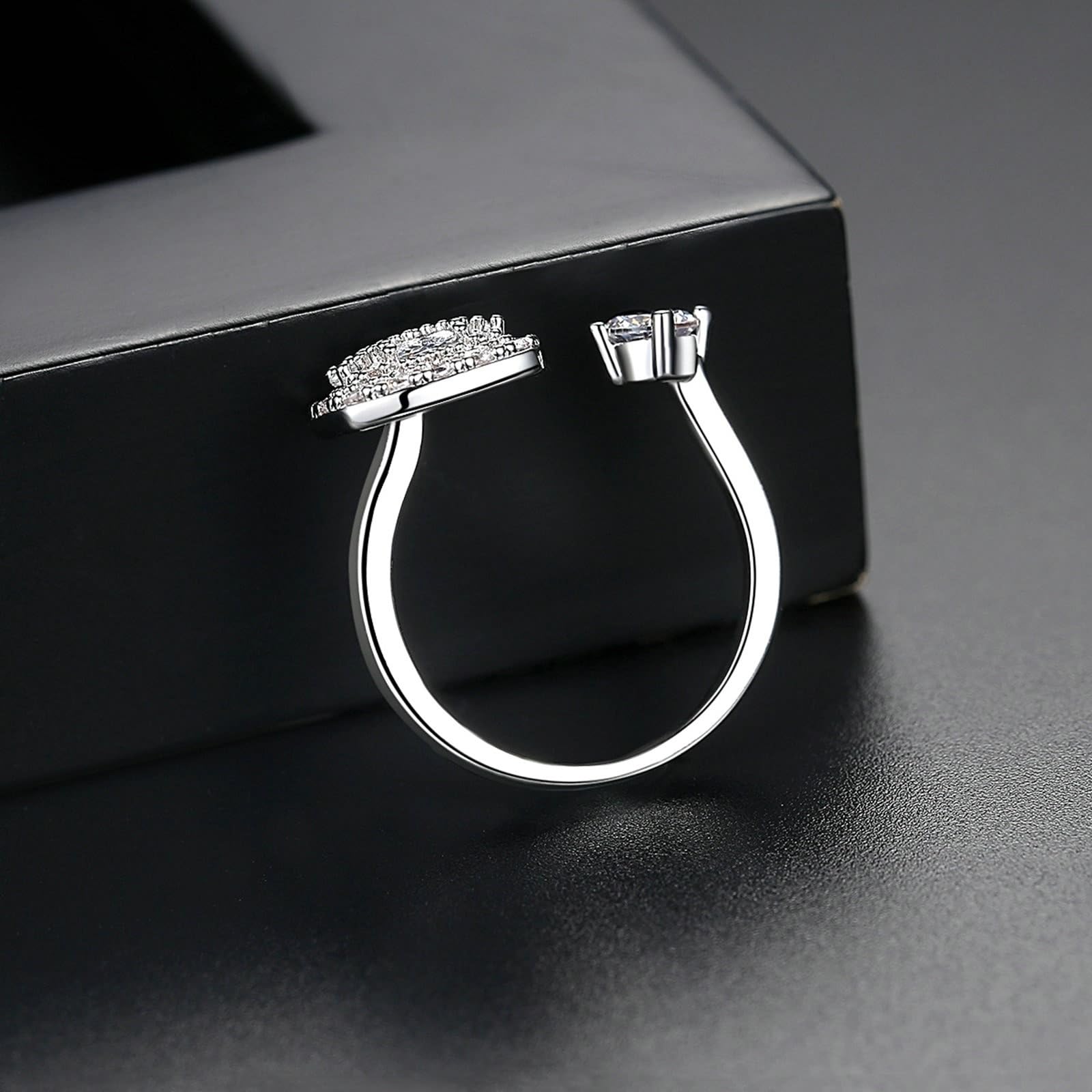 Wycian Pierścionek Moissanite styl vintage białe złoto pierścionek 18-karatowy niemetalowy znaczek (tylko moda) z prostokątem i okrągłą cyrkonią sześcienną rozmiar H 1/2 popularny dla cioci biżuteria