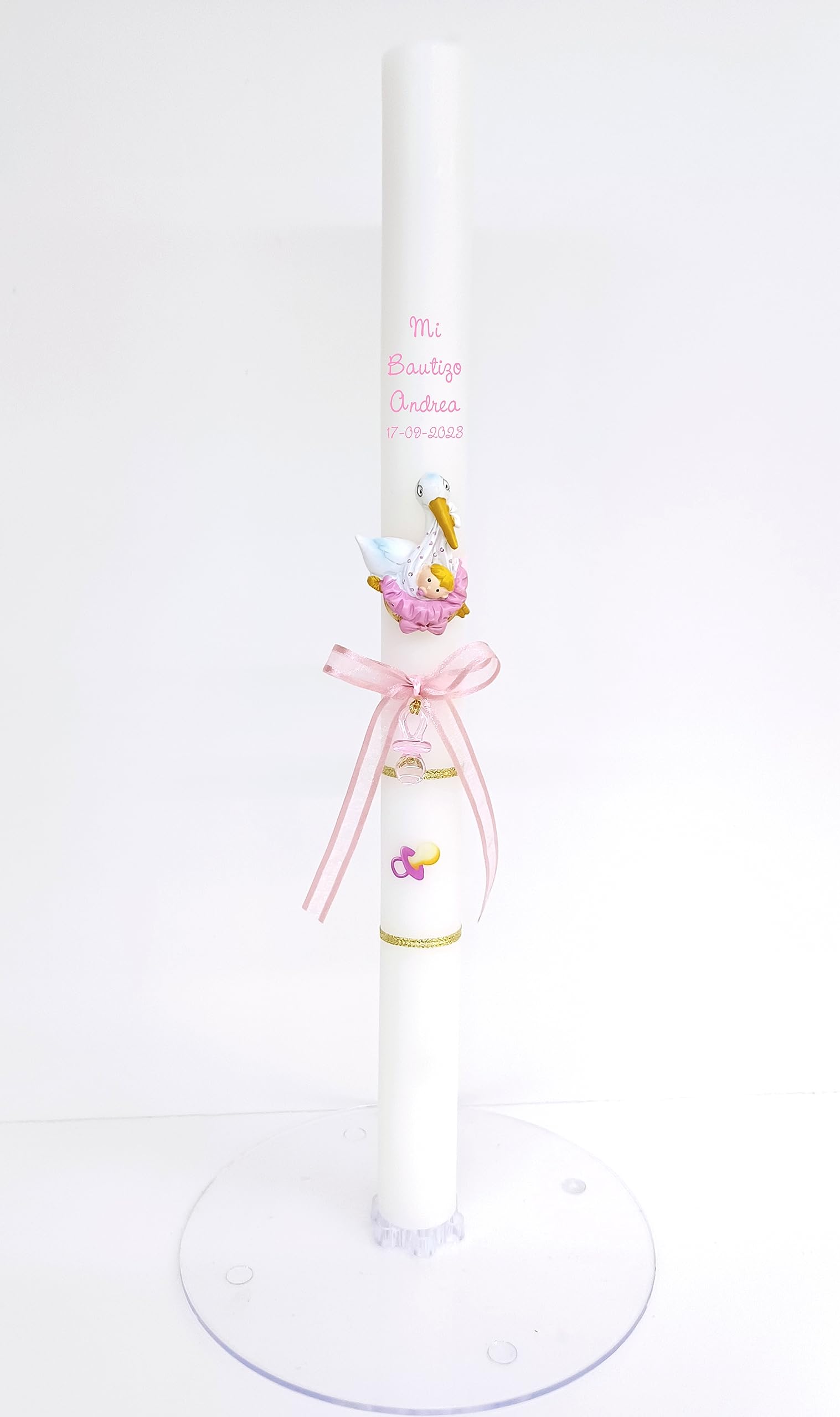 Vela/Cirio para bautizo de cera blanca decorada en rosa con cinta, lazo de puntilla y aplique de resina en forma de Cigueña. Medida 3x40cm.