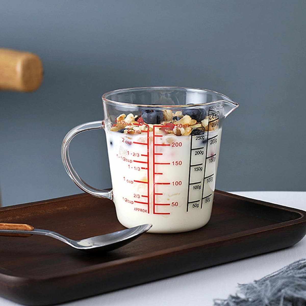 Glass Measuring Cup with Scale 500ml, Glass Measure Cup for Liquids, Portable Kitchen Measuring Tool for Milk and Drinks Random Color