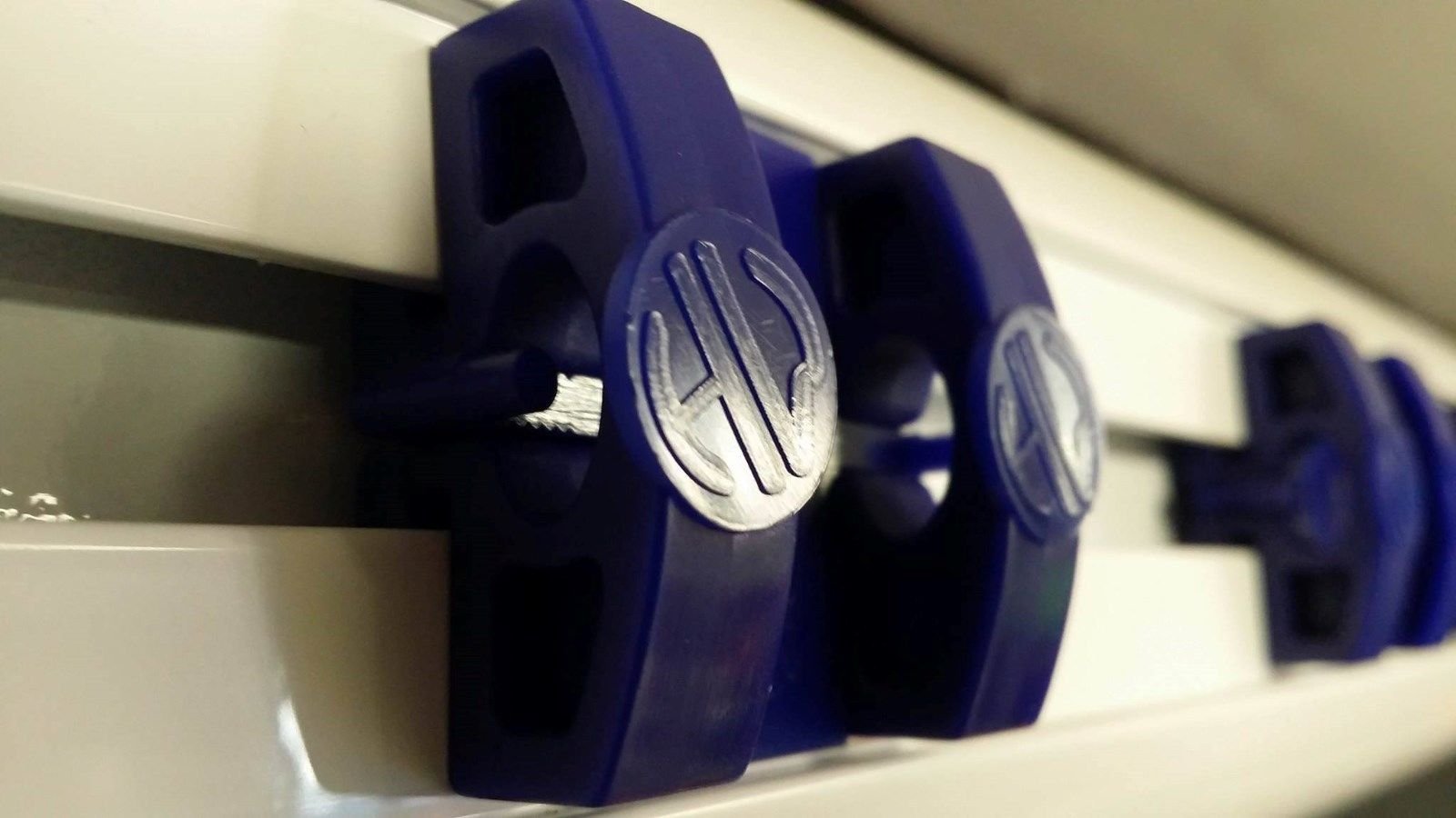 Mark Harrod Pack of 25 - Football Goal Net Hooks, Perfect Fixings for Aluminium Goals - Attachments - Clips - Select your teams colours to really stand out on the field