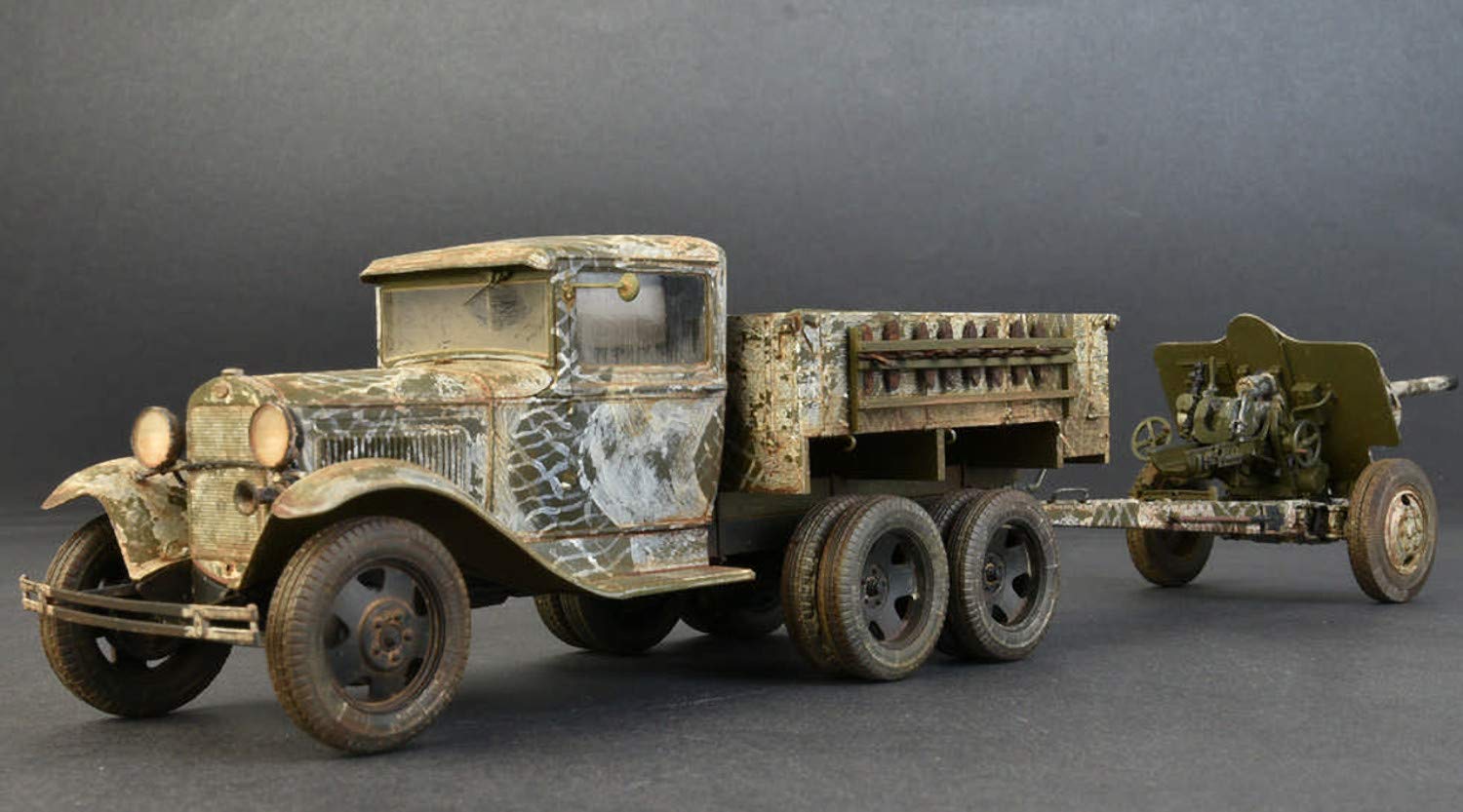 MiniArt MA35272 Modellino Veicolo da Guerra In Plastica da Montare, Soviet 2 T 6X4 Truck With 76Mm Usv-Br Gun, Scala 1:35