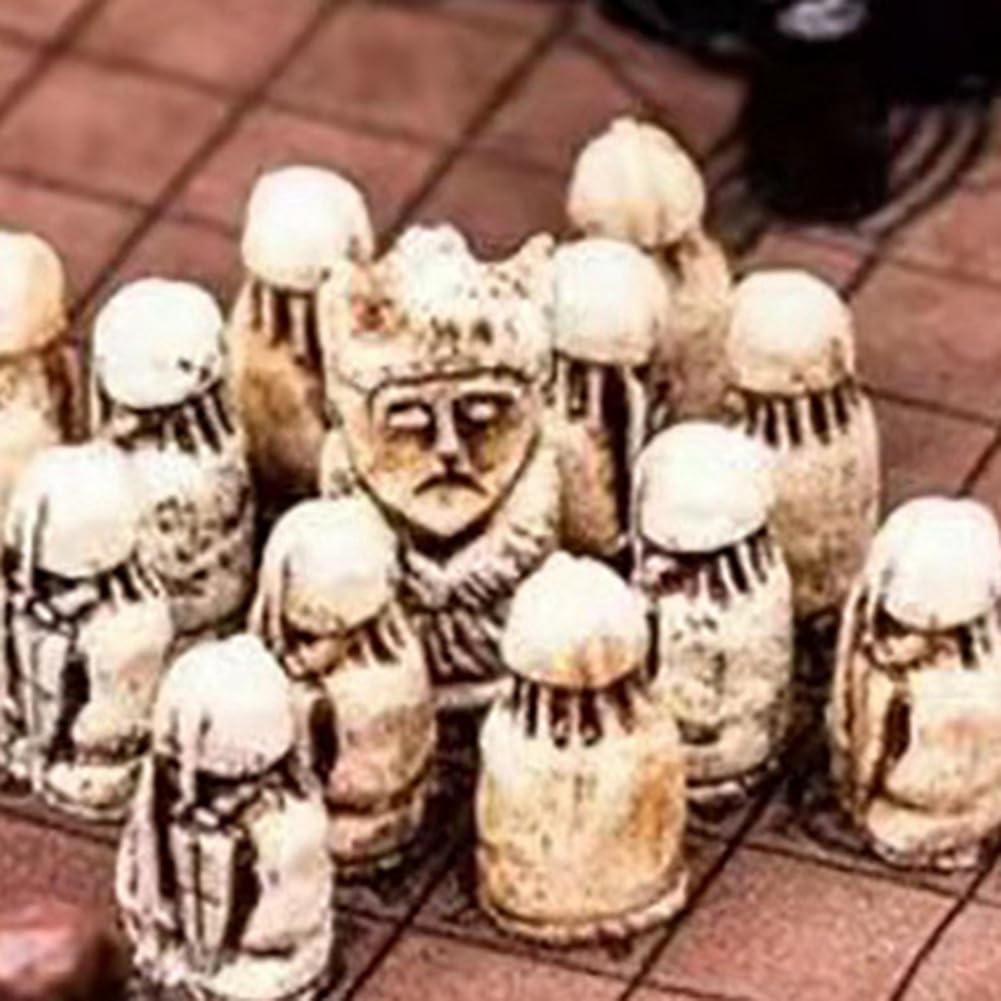 Set di Scacchi da Viaggio di Lusso: Scacchiera e Pezzi in Resina, Gioco di Strategia Portatile, Ideale per I Viaggi.