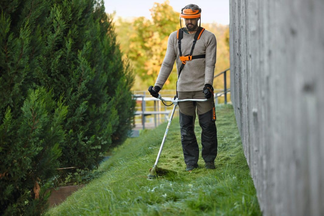 Stihl Decespugliatore a batteria FSA120 con batteria AP200 e caricabatteria AL500