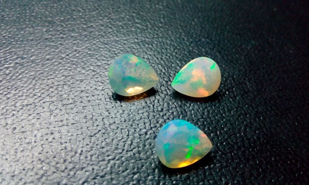 Opale d'Éthiopie 7x9mm pour créer votre pendentif bohème chic unique