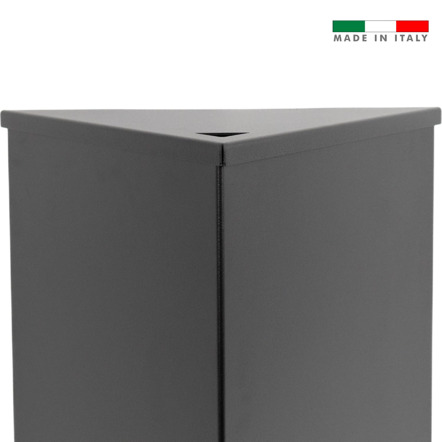 MOHOME Porta Pellet da Interno Made in Italy Contenitore Baule Triangolare Portapellet in Acciaio Nero 65 x 39 x 34 cm Capacità 30 Kg Ruote Girevoli Scatola Cesto per Stufa a Pellet Camino Già Montato