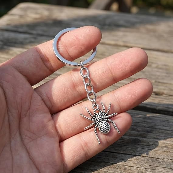 Spider Keyring – Animal Keychain for Bag Charm for Women with Realistic Spiders, Cool Key Rings Gifts for Spiders Lovers, Girls, Friends