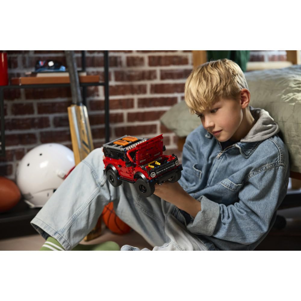 LEGO Technic SUV Ford Bronco, model samochodu do składania dla 9-latka, zabawka konstrukcyjna dla chłopców, dziewczynek i fanów motoryzacji, pomysł na prezent dla dziecka i ozdoba do pokoju 42213