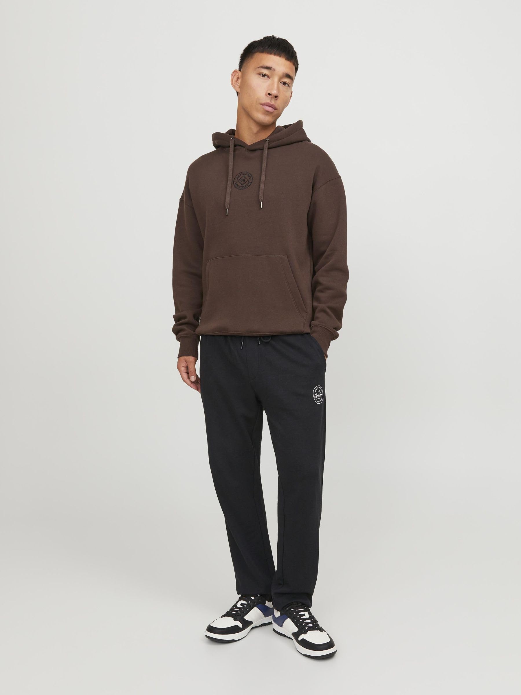 Visiter la boutique JACK & JONES JACK & JONES Pantalon de survêtement Pantalon de survêtement Regular Fit in use