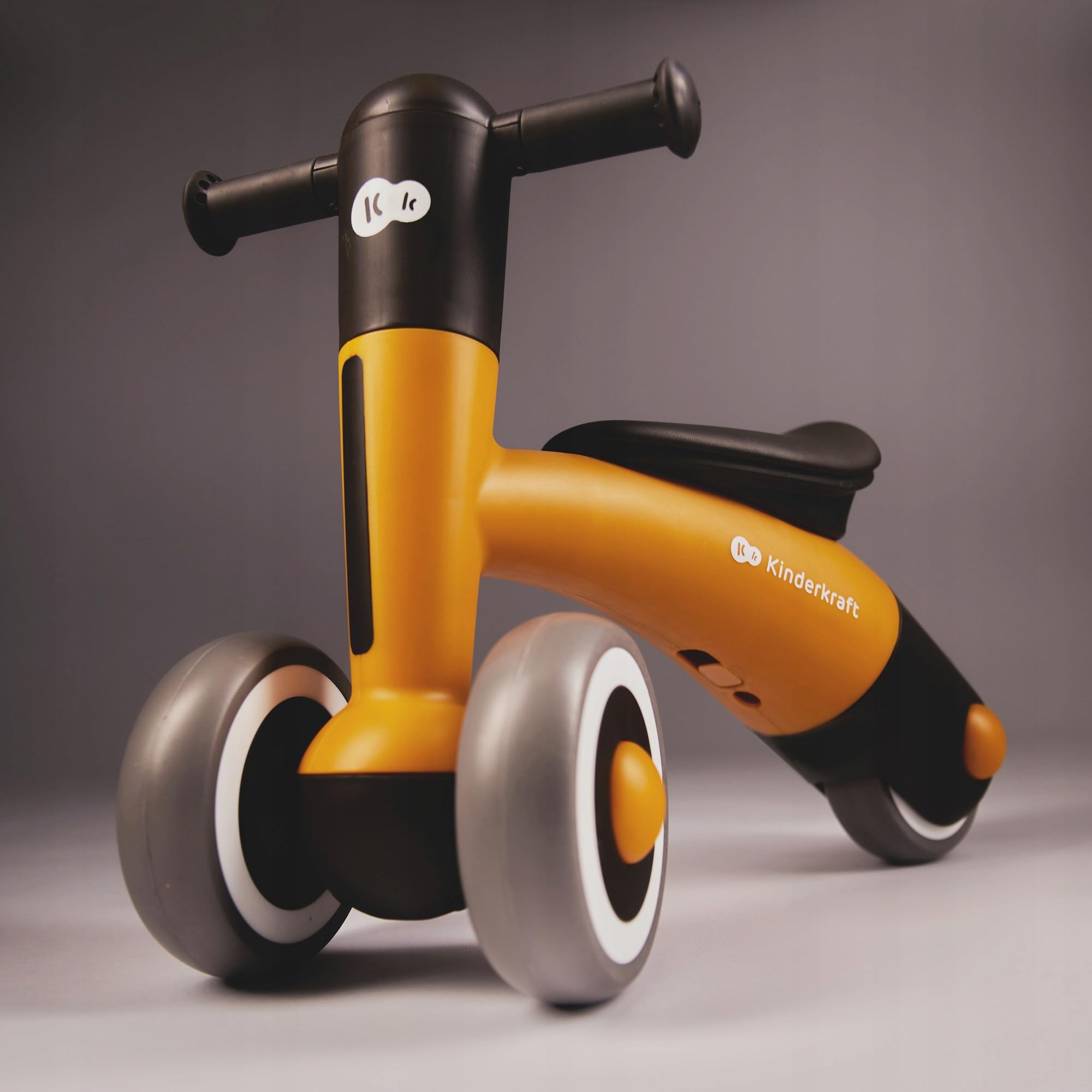 Kinderkraft MINIBI Dziecięcy rowerek biegowy bez pedałów, Mini rowerek pchacz trójkołowiec od 1 roku życia, Regulowana wysokość siedzisk, Bardzo lekki - 2,1 kg, Nowoczesny design, Żółty