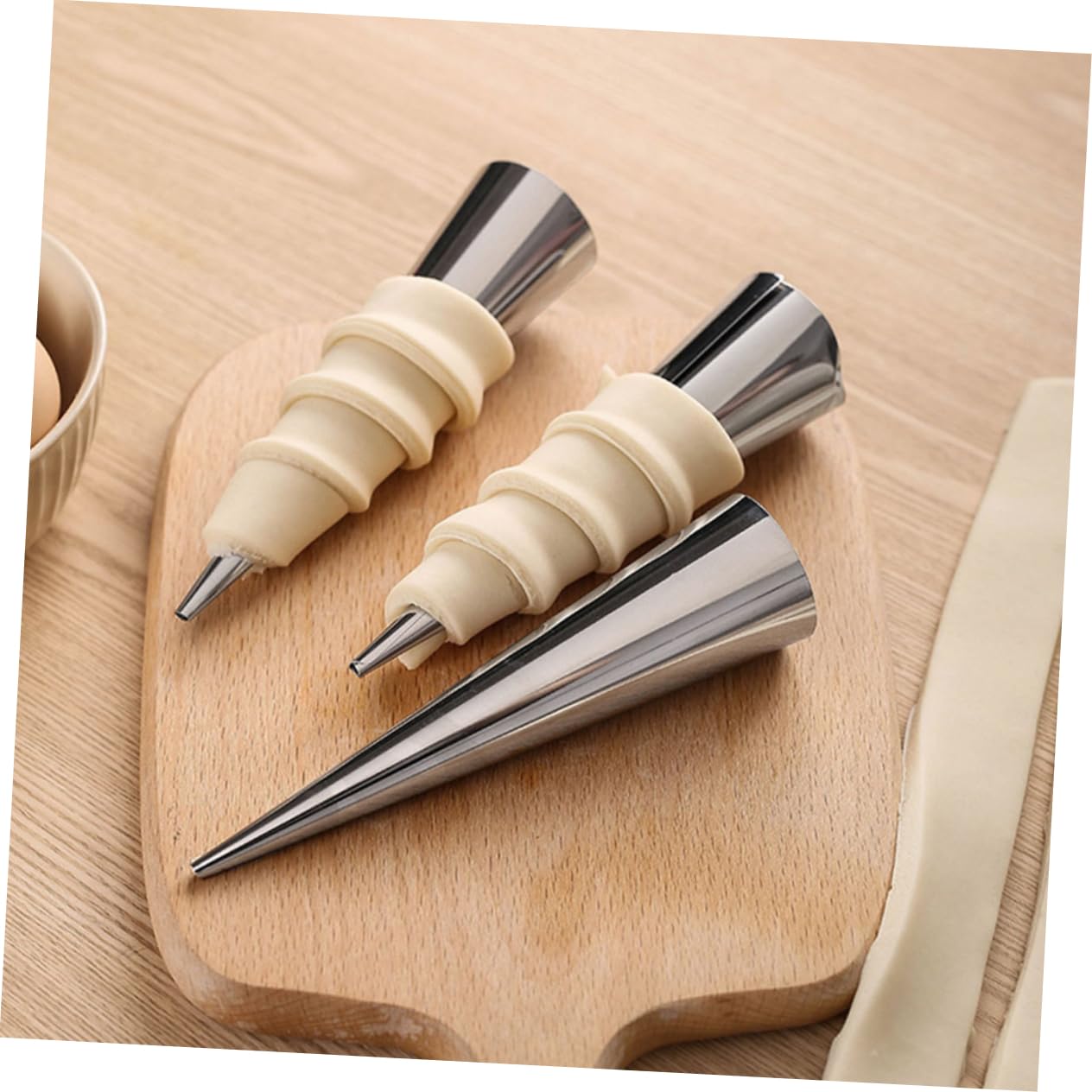 AUTSUPPL 12pcs Cream Horn Moulds Croissant Baking Forms Reusable Cone Shapes for Desserts Appetizers for Savory Treats