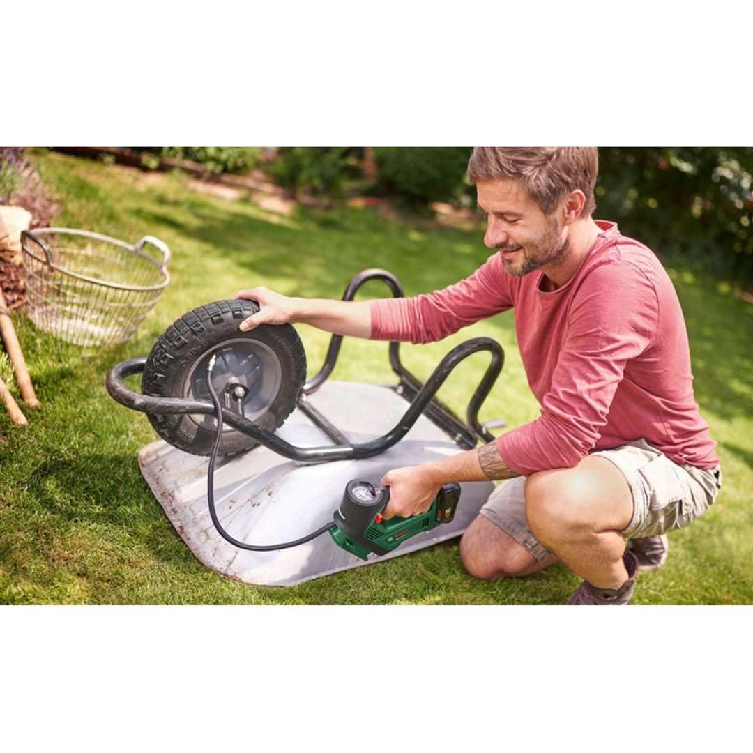 Bosch bomba de aire y compresor de aire eléctrico UniversalPump 18V (sin batería, sistema de 18 voltios, para neumáticos de coche, motocicleta y bicicleta, 150 PSI, 10,3 bar, en caja)