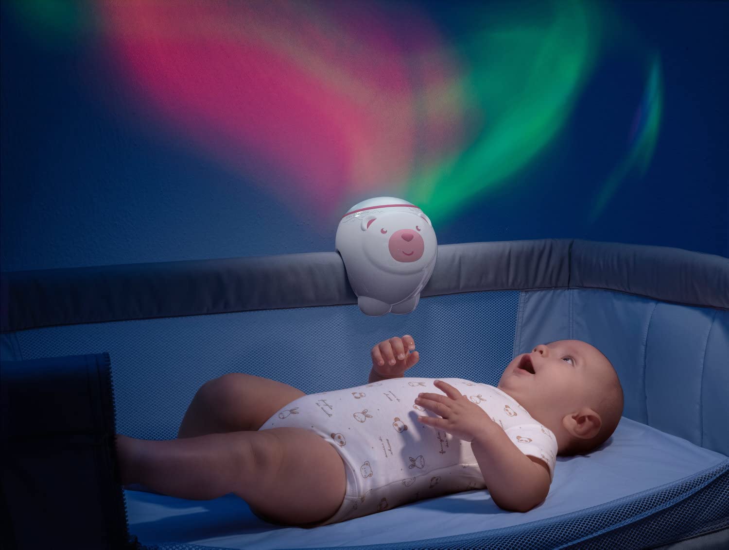 Chicco First Dreams Proiettore Orso Polare, Proiettore 2in1 da Culla e da Comodino, Luce Notturna per Bambini, Musica Classica Rilassante e Suoni della Natura, Giochi Neonato, 0 Mesi +, Rosa
