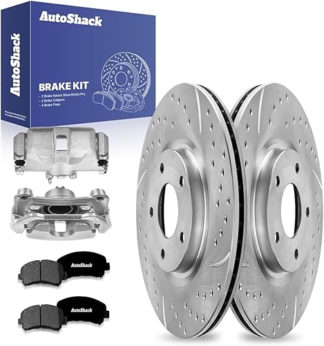 AutoShack - Juego de pinzas de freno delanteras perforadas y ranuradas, juego de pinzas plateadas y pastillas de cerámica de alto rendimiento,