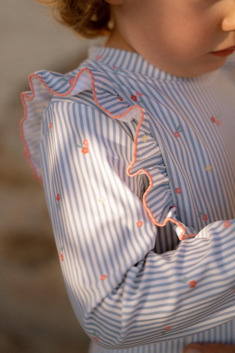 Little Dutch CL25038322 Schwimmshirt mit Rüschen Langarm - Sunny Flowers blau (Gr. 74/80)