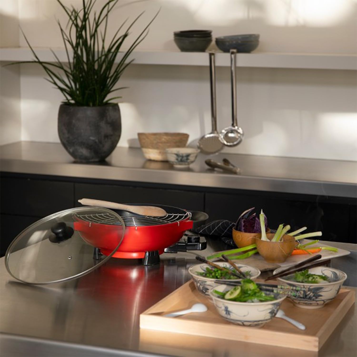 BM TOOLS Wok électrique Livoo DOC128A - Capacité 4 L, Ø 33,5 cm - Puissance 1500 W - Revêtement antiadhésif