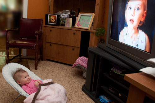 5 Month Old Baby Loves To Watch