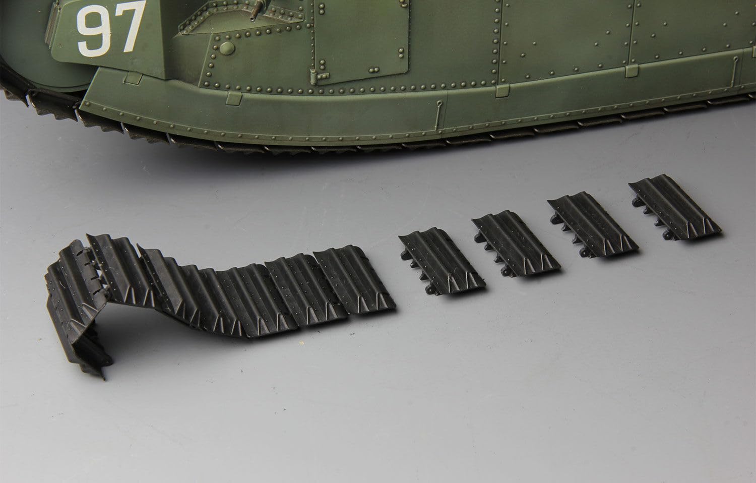 Amazon.com: Meng Char 2C French Super Heavy Tank : Arts, Crafts