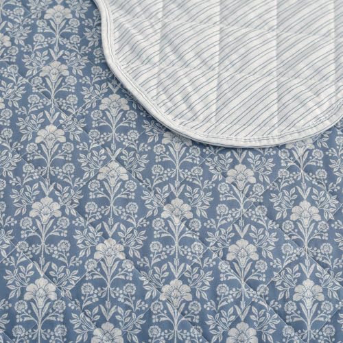 Image of Martha Stewart - King Cotton Percale Quilt with Shams, Reversible Floral | 100% Cotton Percale, 80 /20 Cotton Blend Fill, Breathable, Reversible Damask Design, Includes 2 Shams, Machine Washable