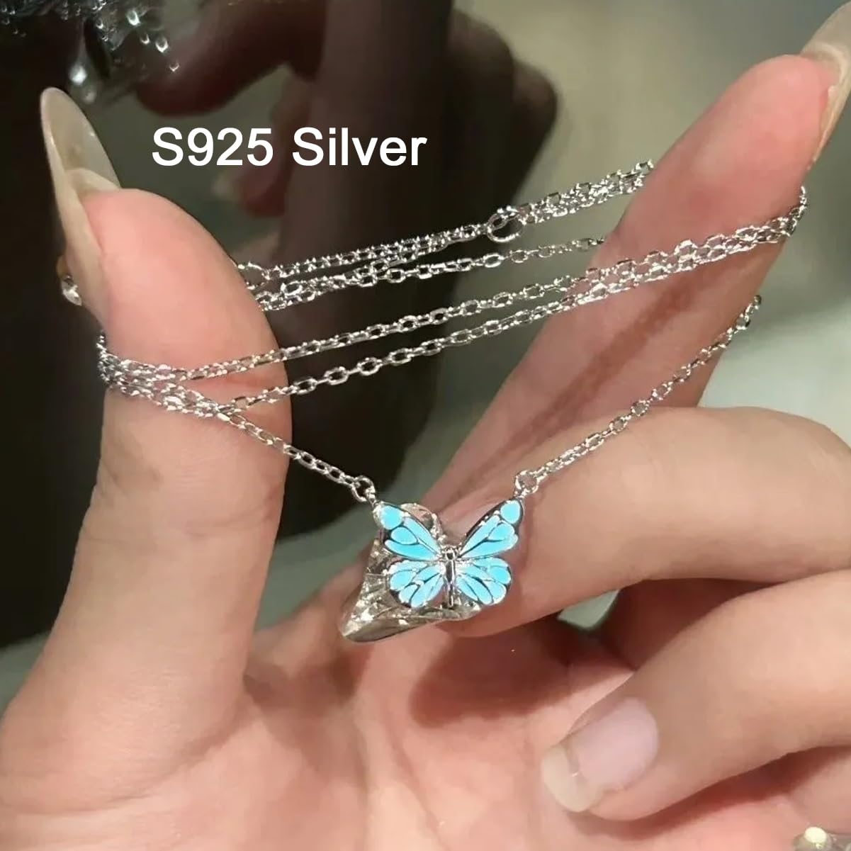 Braccialetto e collana con farfalla blu luminoso con scatola regalo in poliuretano, ciondolo a farfalla in argento che si illumina al buio (collana)