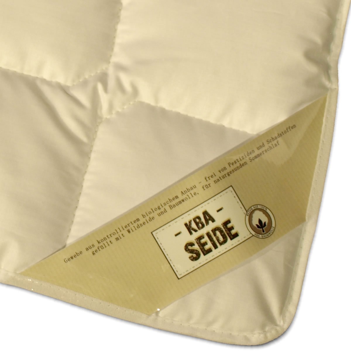 Garanta Naturbelassene Wild-Seide Sommerdecke in 155x220 cm aus 60% Seide und 40% Baumwolle mit einem Baumwollbezug aus 100% Baumwolle aus kontrolliert biologischem Anbau – Made in Germany