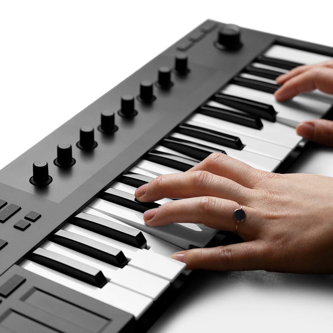 Amazon.com: Native Instruments Komplete Kontrol M32 - Teclado