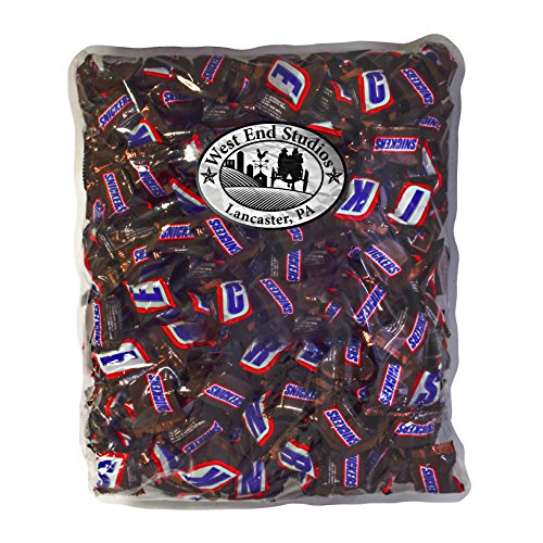 Bundle Of Snickers Classic Chocolate Candy Bars (5 Lbs) Bulk Minis, Snacks For Party, Buffet, Pinata, Easter Baskets, Halloween, Valentine Day Gift #TOP1