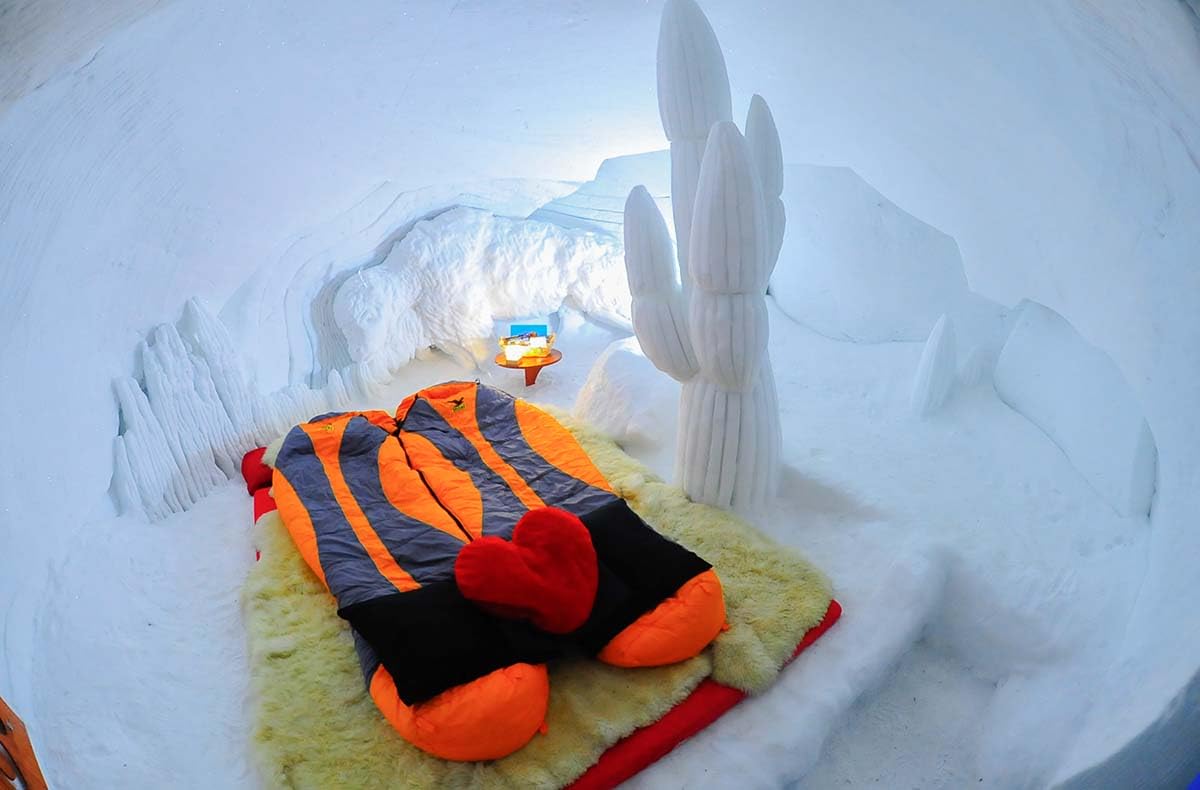 JOCHEN SCHWEIZER Geschenkgutschein: Übernachtung Iglu-Suite Gstaad für 2 (1 Nacht)