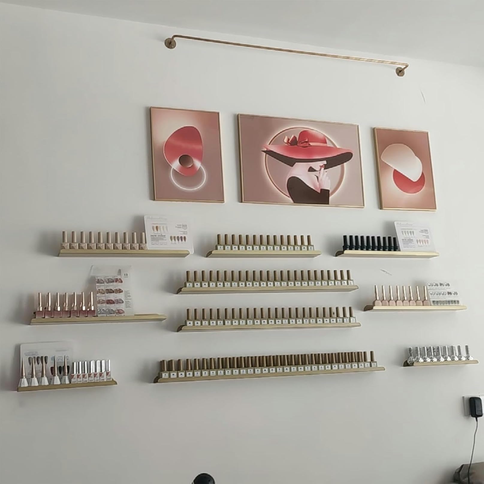 Półka ścienna na lakier do paznokci i butelki perfum oszczędzająca miejsce nizer do salonów i domów stylowe rozwiązanie do przechowywania akcesoriów kosmetycznych