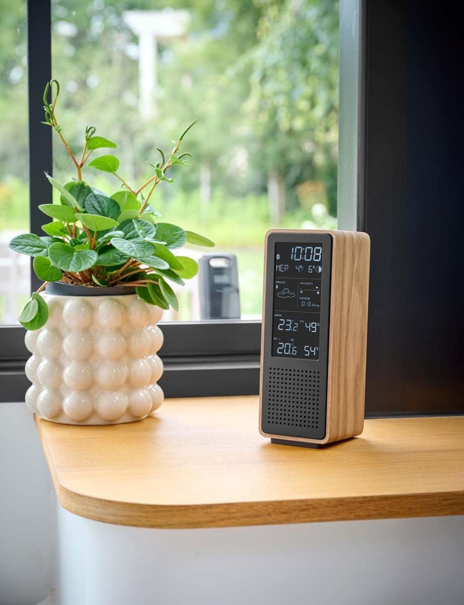 THOMSON Bluetooth-Lautsprecher 5.3 und kabellose Wetterstation, UKW-Radio, Funkuhr, Innen-/Außenthermometer und -hygrometer, Luftqualität, Holzgehäuse - Schwarz - WS102TBK