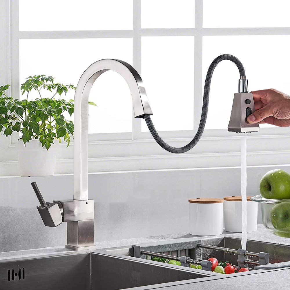 Robinet de cuisine de forme carrée idéal pour évier de bar et cuisine américaine moderne